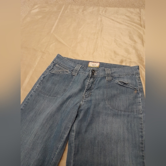 Woman's Levi's wide leg size 12 medium. - Picture 4 of 12